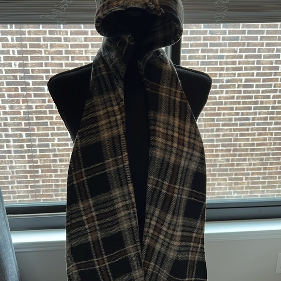 Wool plaid poncho with detachable hood scarf - Picture 8 of 8